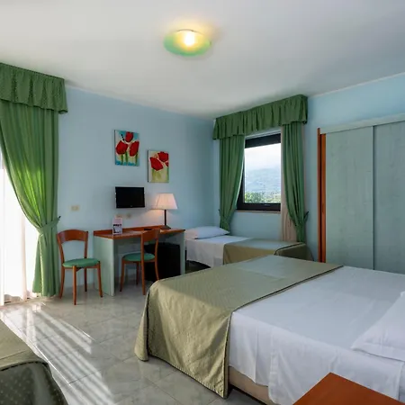 Atlantis Palace מלון 4*
