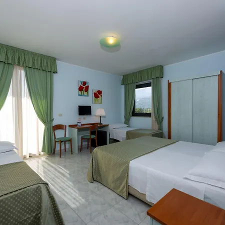 Atlantis Palace Hotell 4*